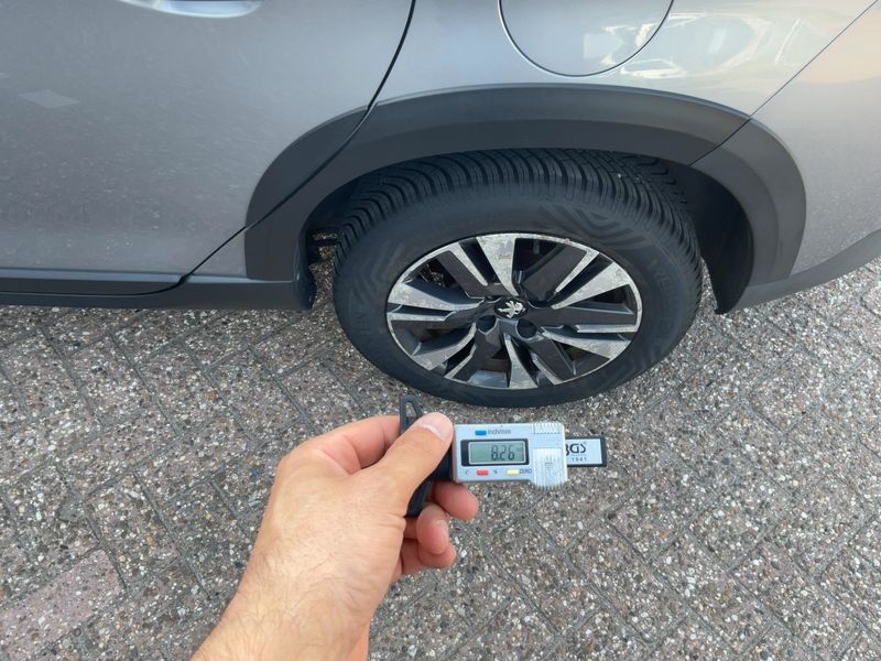 Peugeot 2008 1.2 PureTech Allure 2017 – снимка 5
