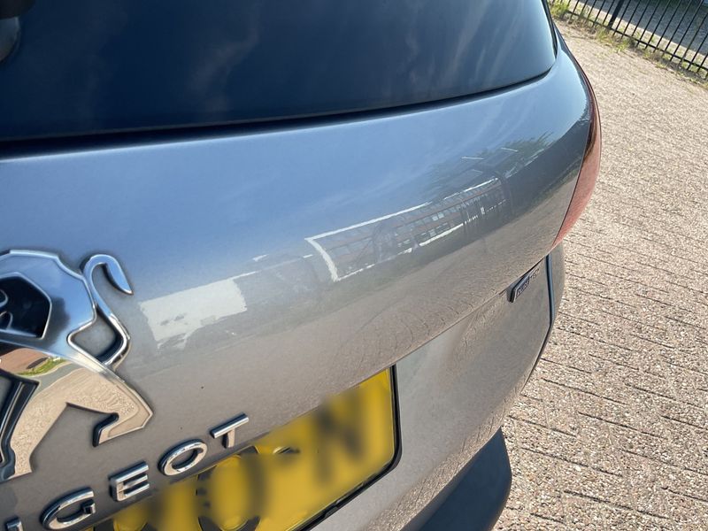 Peugeot 2008 1.2 PureTech Allure 2017 – снимка 25