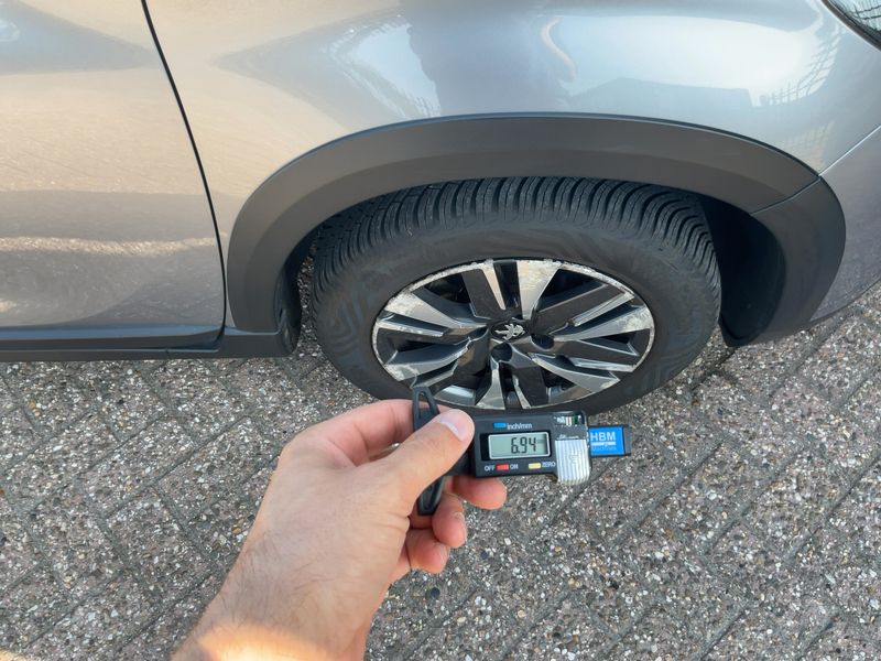 Peugeot 2008 1.2 PureTech Allure 2017 – снимка 11