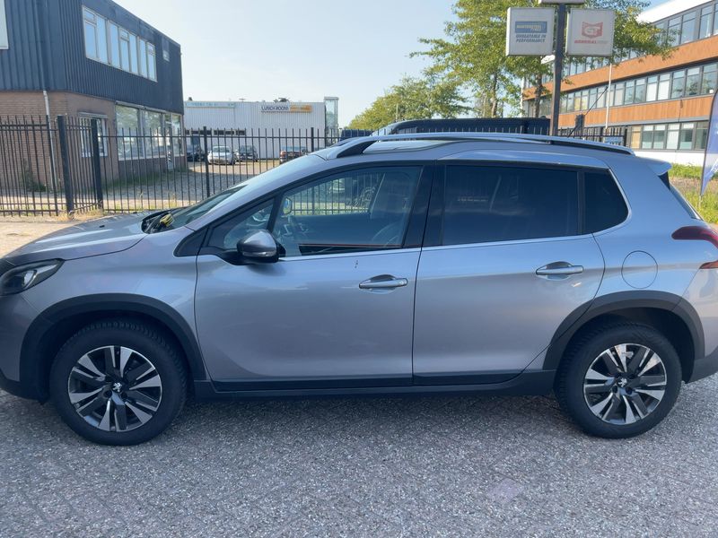 Peugeot 2008 1.2 PureTech Allure 2017 – снимка 4