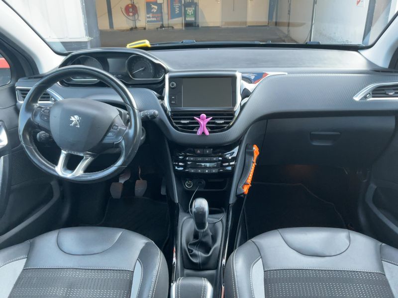 Peugeot 2008 1.2 PureTech Allure 2017 – снимка 17