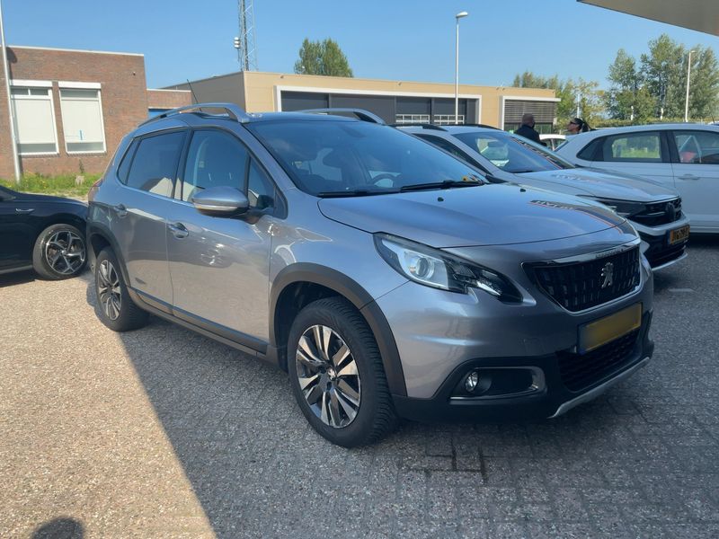 Peugeot 2008 1.2 PureTech Allure 2017 – снимка 12