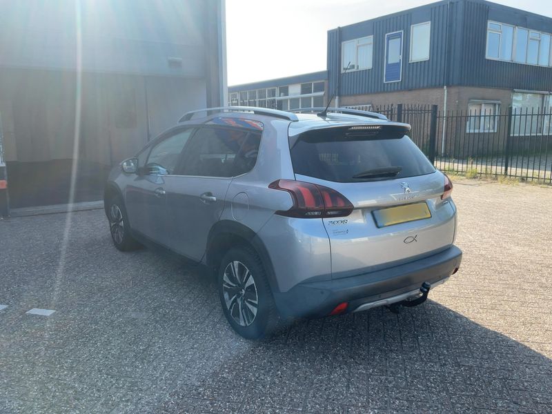 Peugeot 2008 1.2 PureTech Allure 2017 – снимка 6