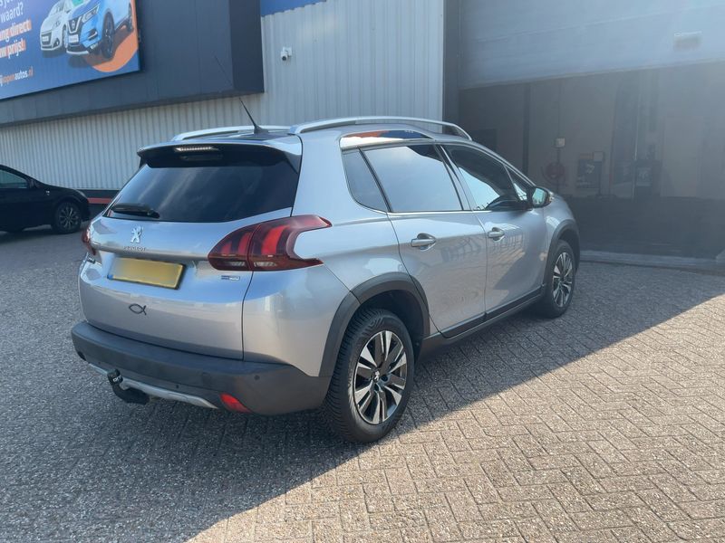 Peugeot 2008 1.2 PureTech Allure 2017 – снимка 8