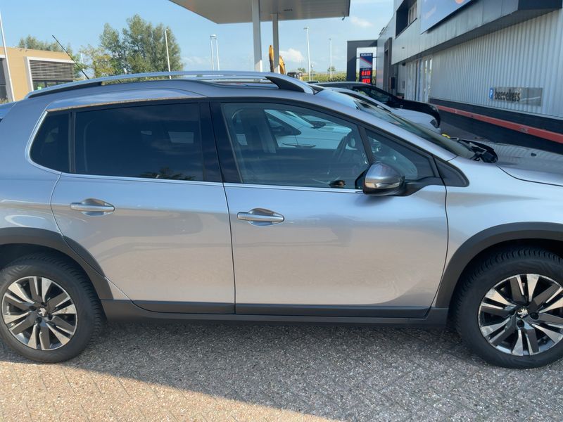 Peugeot 2008 1.2 PureTech Allure 2017 – снимка 10