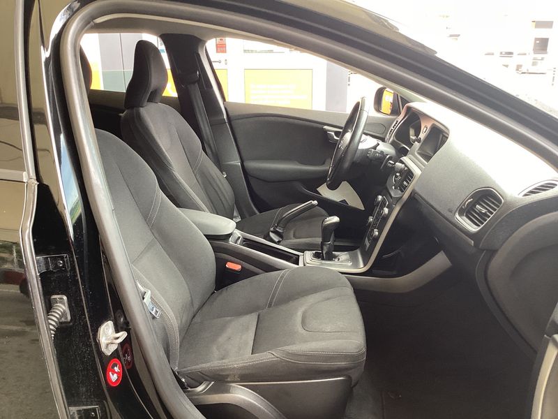 Volvo V40 2.0 D2 Kinetic 2015 – снимка 16