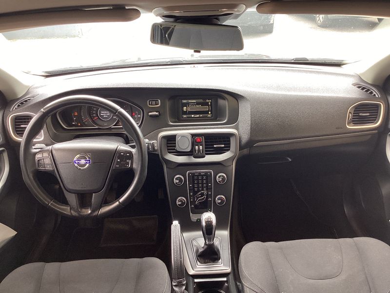 Volvo V40 2.0 D2 Kinetic 2015 – снимка 17