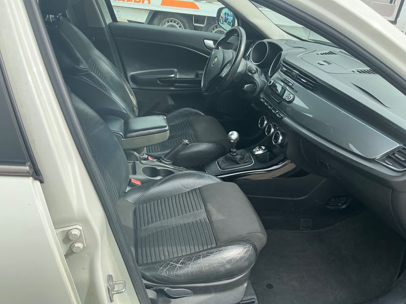 Alfa Romeo Giulietta 1.6 JTDM Exclusive 2013 – снимка 3