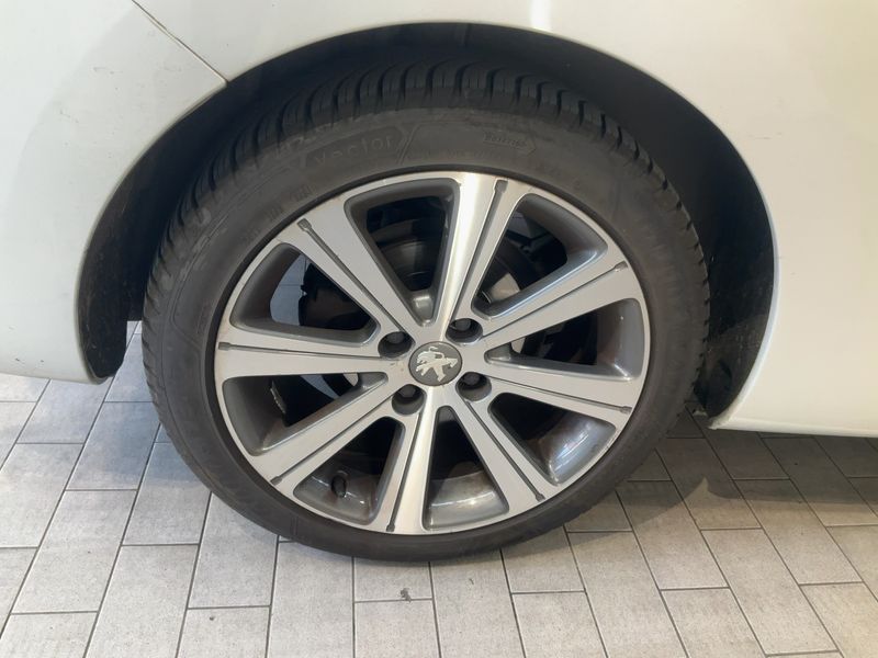 Peugeot 308 2.0 HDi Active 2013 – снимка 9
