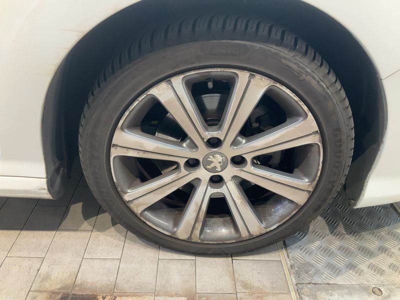 Peugeot 308 2.0 HDi Active 2013 – снимка 11