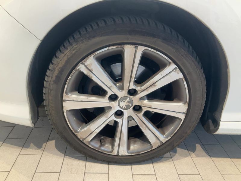 Peugeot 308 2.0 HDi Active 2013 – снимка 3