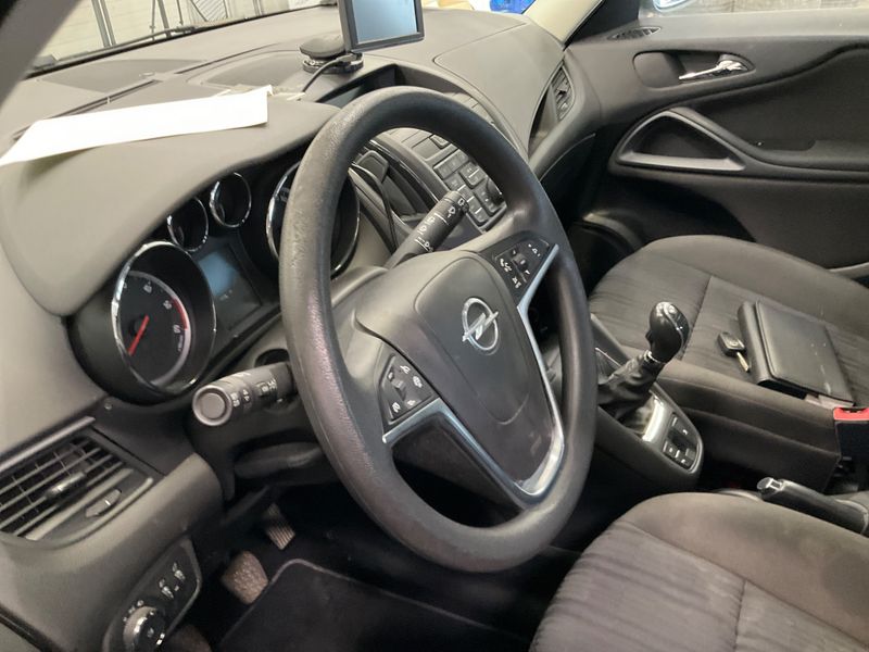 Opel Zafira Tourer 2.0 CDTI Selection 2012 – снимка 39