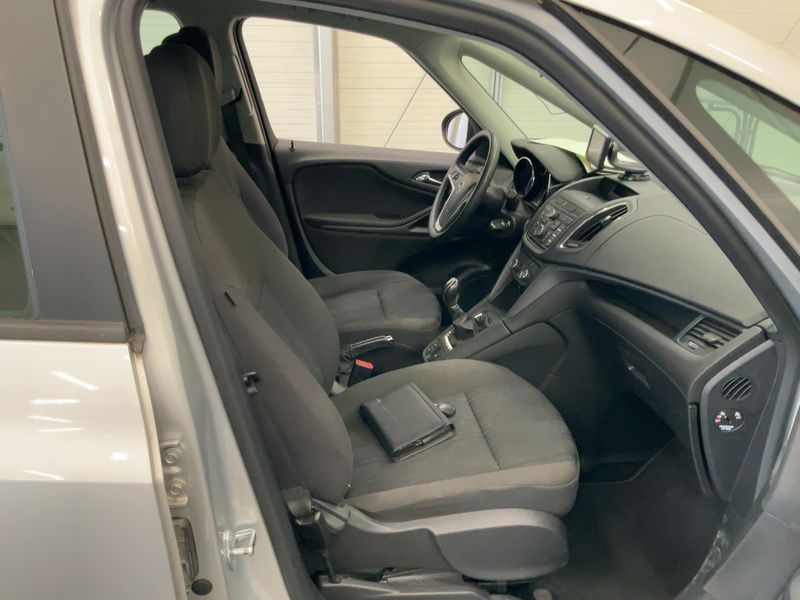 Opel Zafira Tourer 2.0 CDTI Selection 2012 – снимка 17