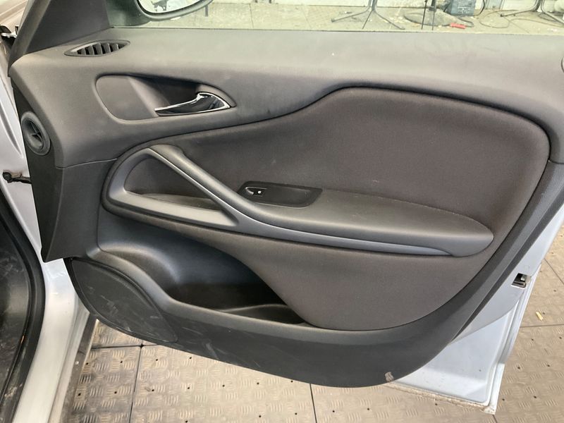 Opel Zafira Tourer 2.0 CDTI Selection 2012 – снимка 35