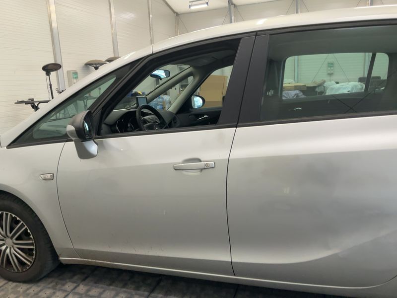 Opel Zafira Tourer 2.0 CDTI Selection 2012 – снимка 4