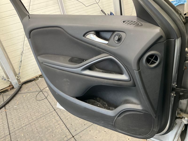 Opel Zafira Tourer 2.0 CDTI Selection 2012 – снимка 33