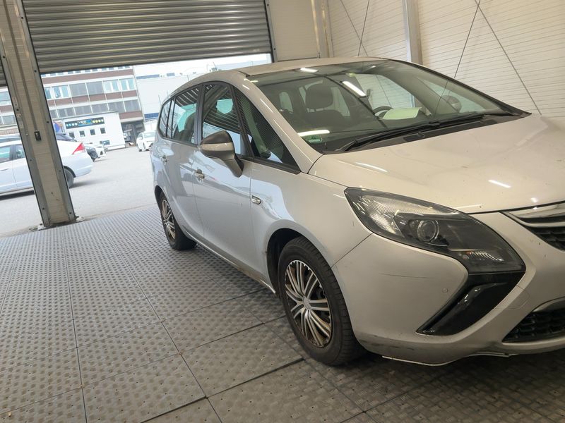 Opel Zafira Tourer 2.0 CDTI Selection 2012 – снимка 12