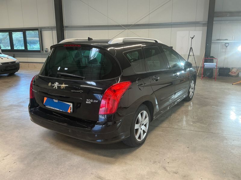 Peugeot 308 1.6 HDi Active 2012 – снимка 2