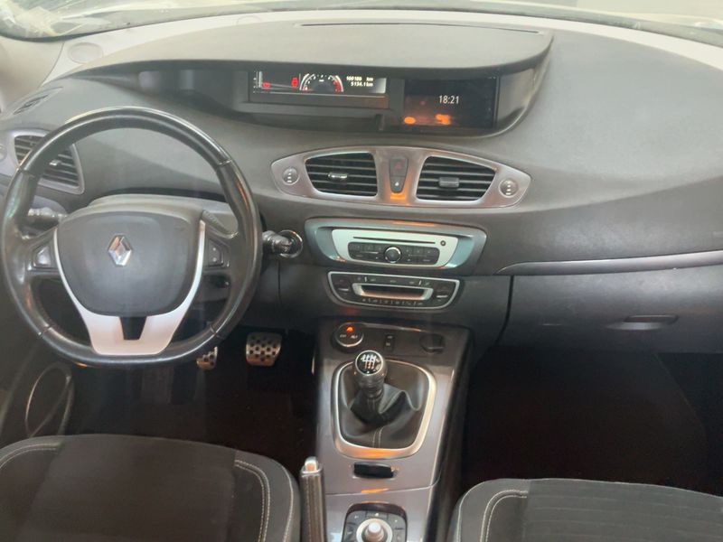 Renault Scenic 1.6 dCi Xmod Bose 2015 – снимка 17