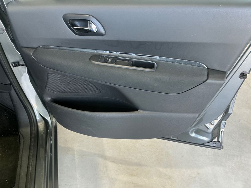 Peugeot 5008 1.6 HDi Active 2013 – снимка 27