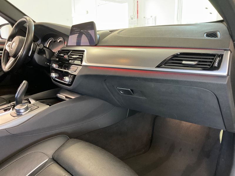 BMW 5er 520d M Sport 2020 – снимка 26