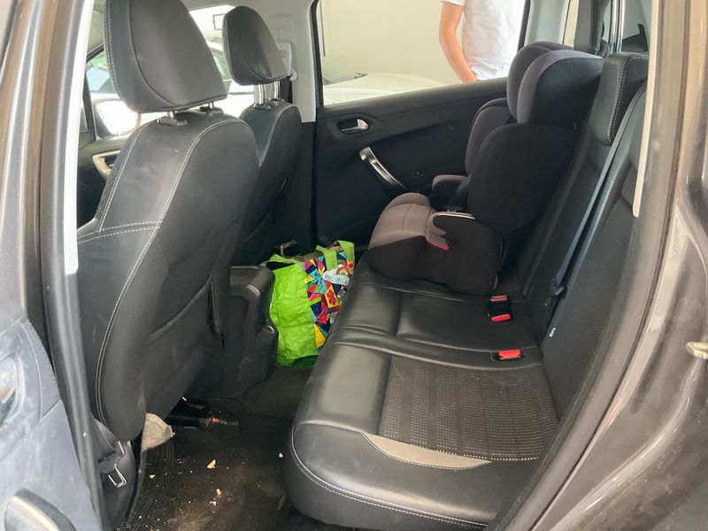 Peugeot 2008 1.6 Blue-HDi Allure 2016 – снимка 19