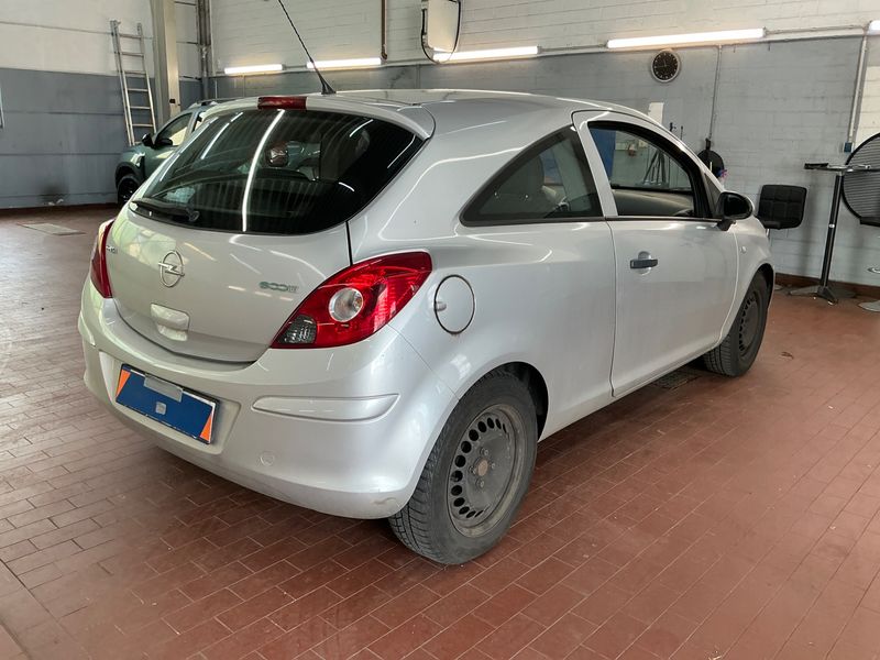 Opel Corsa 1.2 Selection 2010 – снимка 2