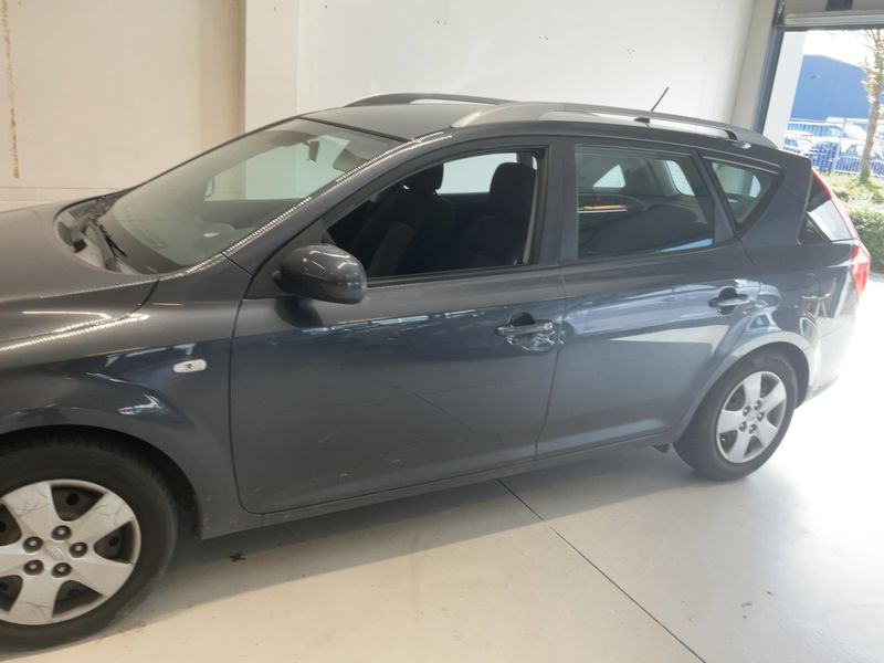 Kia cee'd 1.4 Spirit 2011 – снимка 4