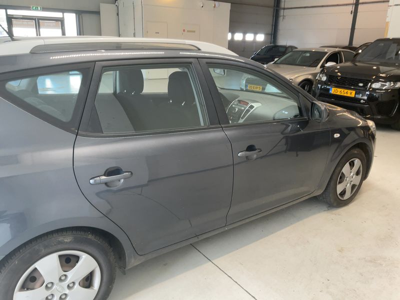 Kia cee'd 1.4 Spirit 2011 – снимка 10