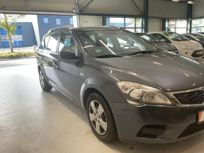 Kia cee'd 1.4 Spirit 2011 – снимка 12