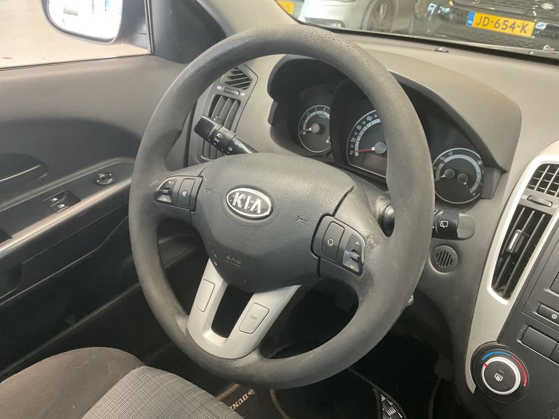 Kia cee'd 1.4 Spirit 2011 – снимка 22