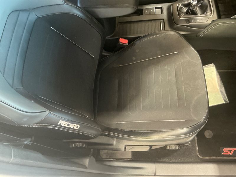 Ford Focus 2.3 EcoBoost ST 2020 – снимка 33