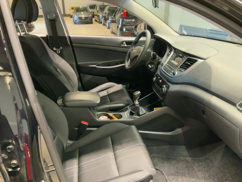 Hyundai Tucson 1.6 Classic blue 2WD 2016 – снимка 16