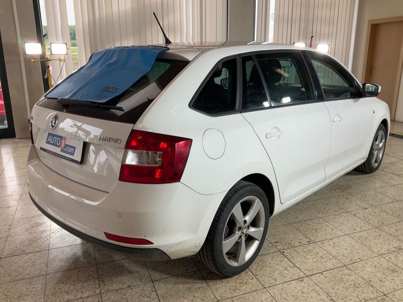 Skoda Rapid Spaceback 1.6 TDI Elegance 2014 – снимка 2