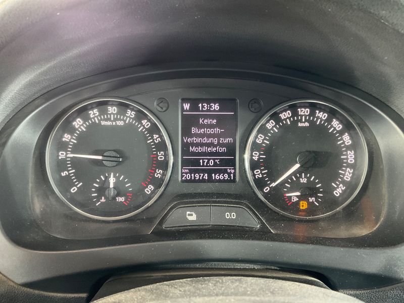 Skoda Rapid Spaceback 1.6 TDI Elegance 2014 – снимка 4