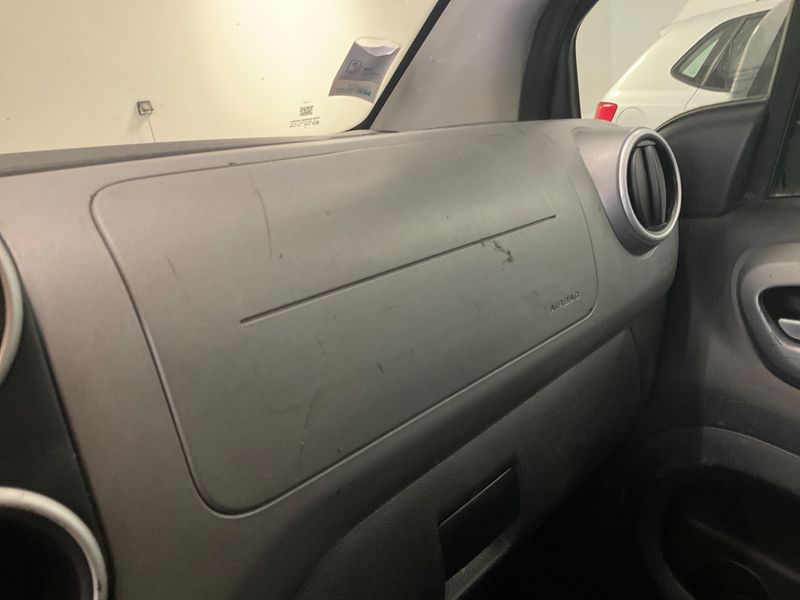 Peugeot Partner 1.6 Blue-HDi Outdoor 2015 – снимка 29