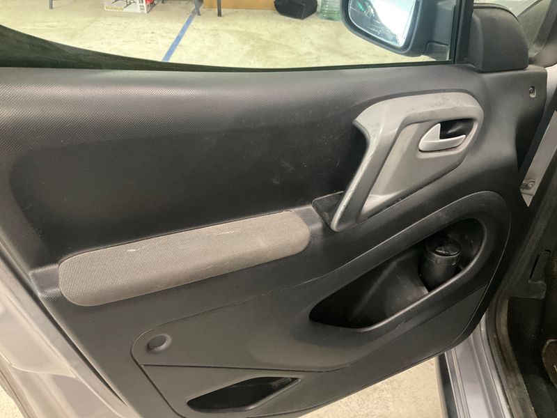 Peugeot Partner 1.6 Blue-HDi Outdoor 2015 – снимка 31