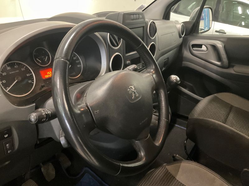 Peugeot Partner 1.6 Blue-HDi Outdoor 2015 – снимка 33