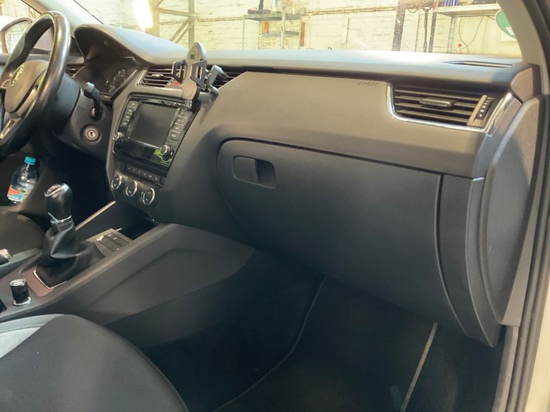Skoda Octavia 1.4 TSI Joy 2016 – снимка 26