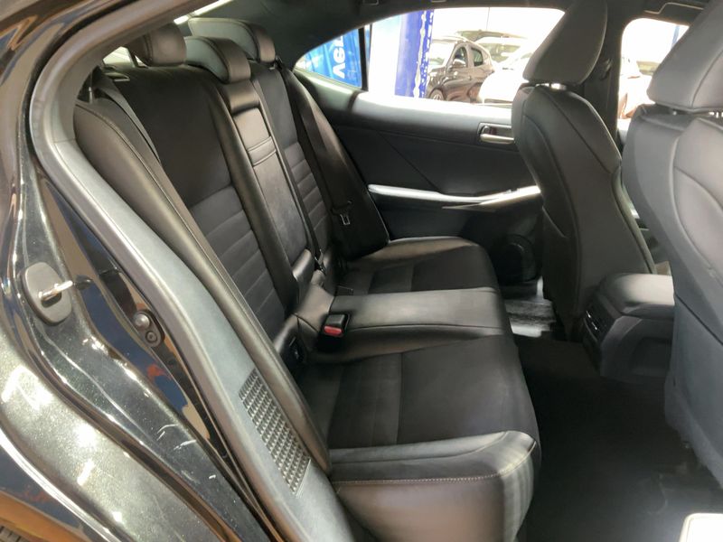 Lexus IS-Serie IS 300h F SPORT 2017 – снимка 19