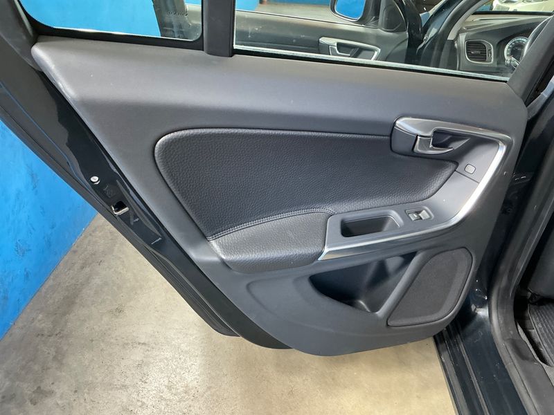 Volvo S60 1.6 T4 F Summum 2011 – снимка 24