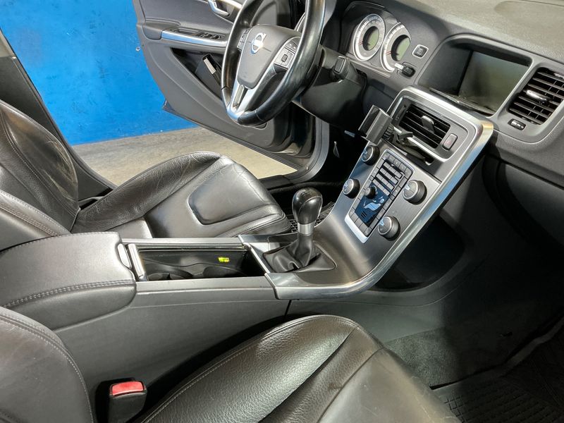 Volvo S60 1.6 T4 F Summum 2011 – снимка 32