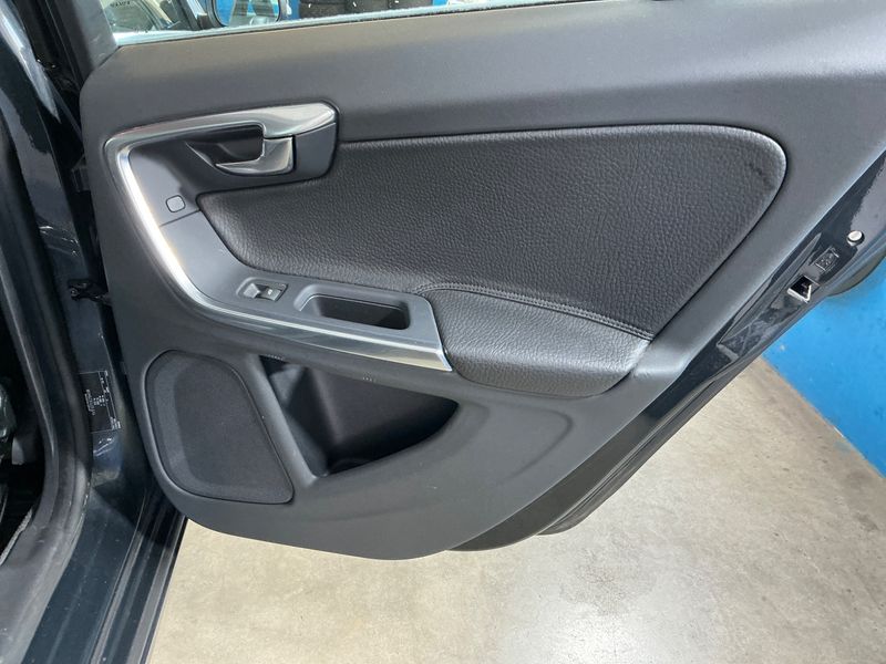 Volvo S60 1.6 T4 F Summum 2011 – снимка 25