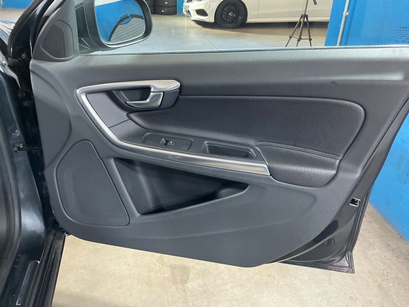 Volvo S60 1.6 T4 F Summum 2011 – снимка 26