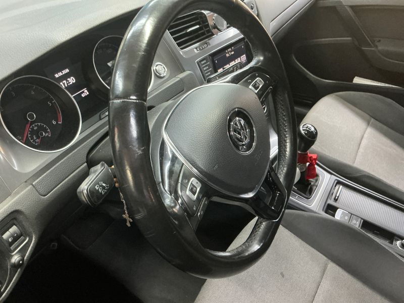 Volkswagen Golf VII 1.6 TDI Business BlueMotion Tech 2015 – снимка 23