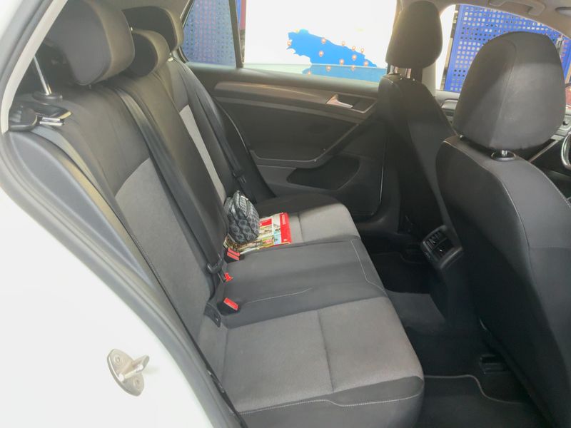 Volkswagen Golf VII 1.6 TDI Business BlueMotion Tech 2015 – снимка 19