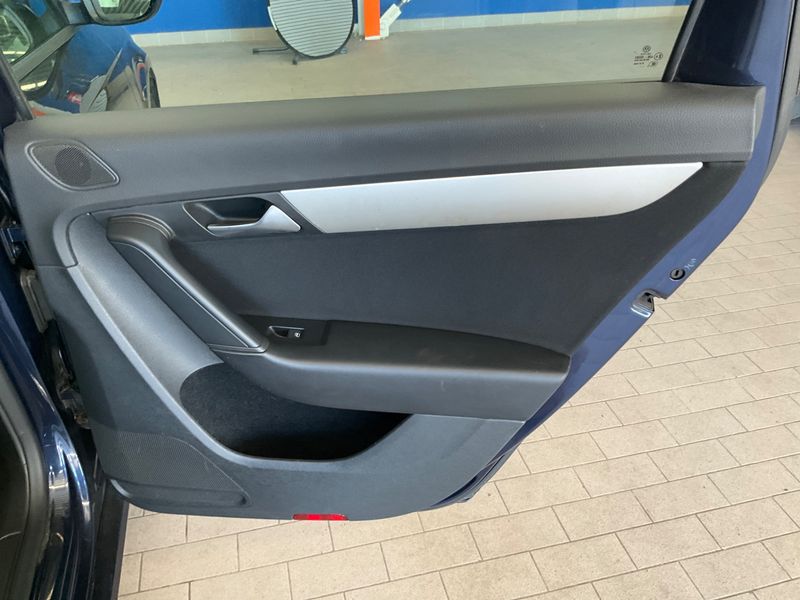 Volkswagen Passat 2.0 TDI Trendline BlueMotion Tech 2013 – снимка на щета 50