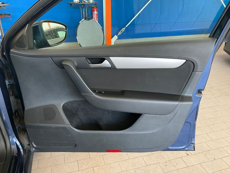 Volkswagen Passat 2.0 TDI Trendline BlueMotion Tech 2013 – снимка на щета 51