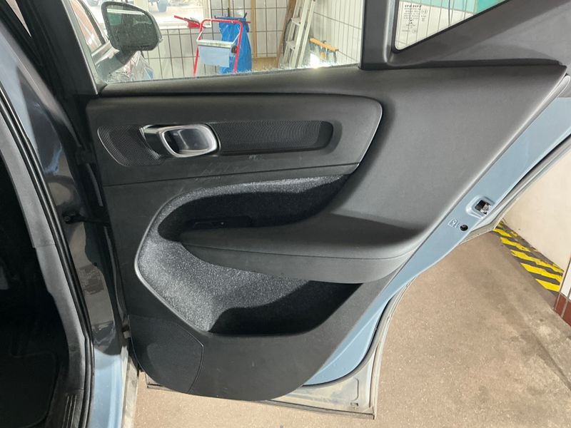 Volvo XC40 2.0 D3 Momentum Pro 2WD 2020 – снимка 37