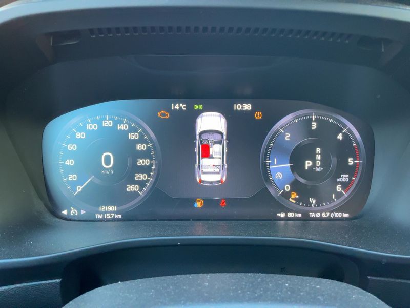 Volvo XC40 2.0 D3 Momentum Pro 2WD 2020 – снимка 18